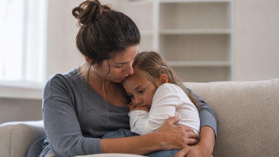 Soutenir un enfant hypersensible à la maison : astuces et ressources