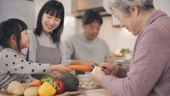 Comment faire participer les grands-parents à la cuisine familiale