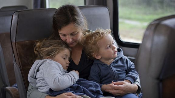 Voyager avec des enfants en bas âge : astuces pour un trajet serein en bus ou autocar
