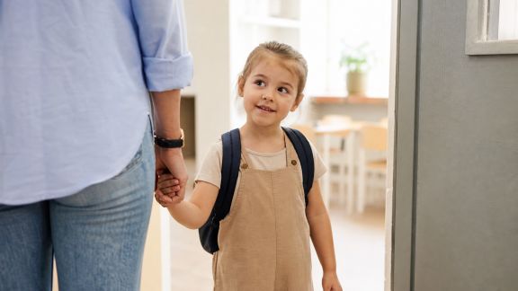 Aider son enfant à prendre confiance lors des premiers pas à l’école