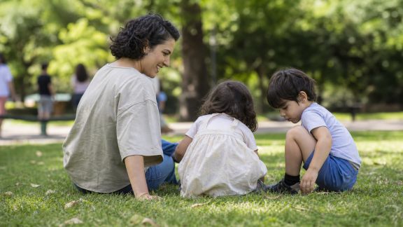 Idées de sorties nature en ville : explorer les parcs urbains avec les enfants