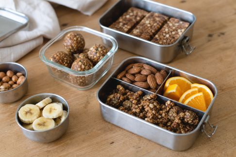 Cuisiner des goûters énergétiques à emporter pour les activités extra-scolaires