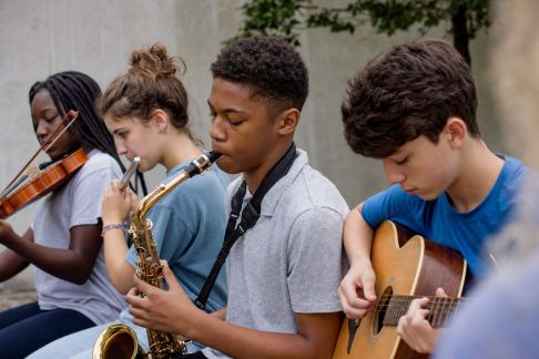 L'importance des activités extrascolaires pour l'épanouissement des ados