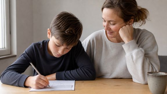 Soutenir la motivation scolaire sans mettre la pression : astuces pour les parents