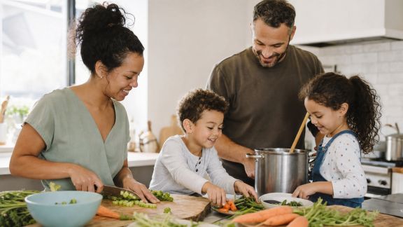 Impliquer toute la famille dans la préparation du batch cooking du week-end