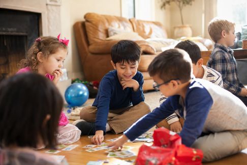 Fêtes d’anniversaire à la maison : idées de jeux pour petits groupes