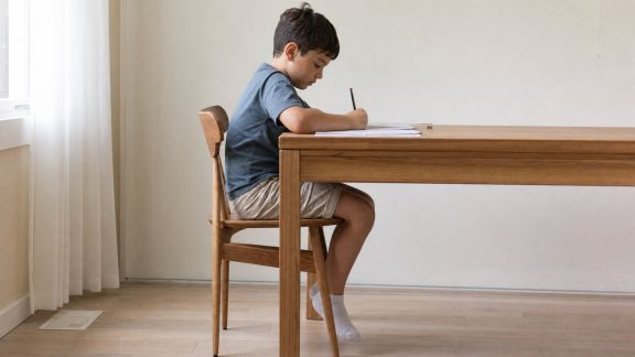 Favoriser une bonne posture chez l’enfant lors des devoirs à la maison